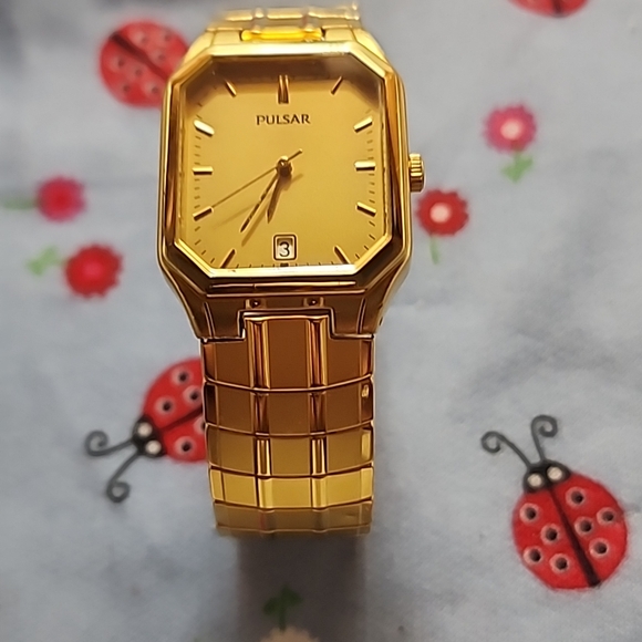 Pulsar Gold Rectangular Watch - Picture 3 of 8